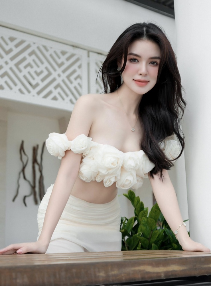 Nữ diễn viên cho biết từng đi thực tập trong cơ quan báo chí nhưng nhận thấy tâm hồn hợp với diễn xuất hơn nên muốn theo đuổi con đường này lâu dài.&nbsp;