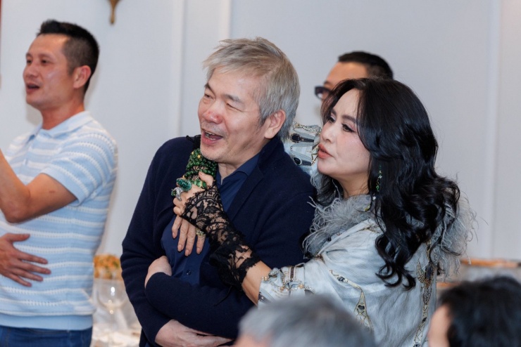 Diva Thanh Lam chia sẻ khoảnh khắc tình cảm bên chồng bác sĩ.&nbsp;