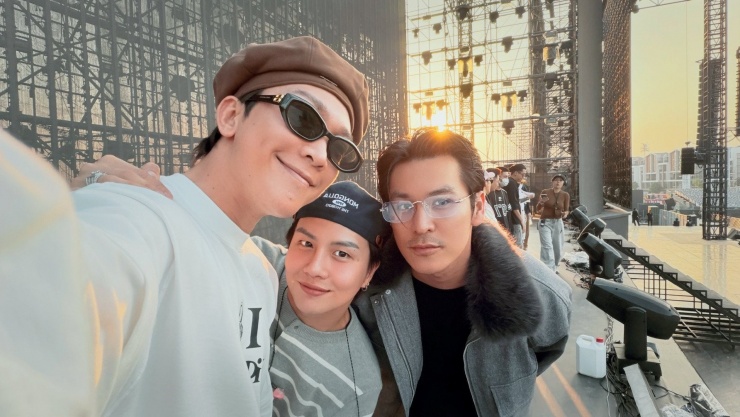 Ca sĩ Tăng Phúc thân thiết diễn viên Duy Khánh, nhiếp ảnh gia Thiên Minh.&nbsp;