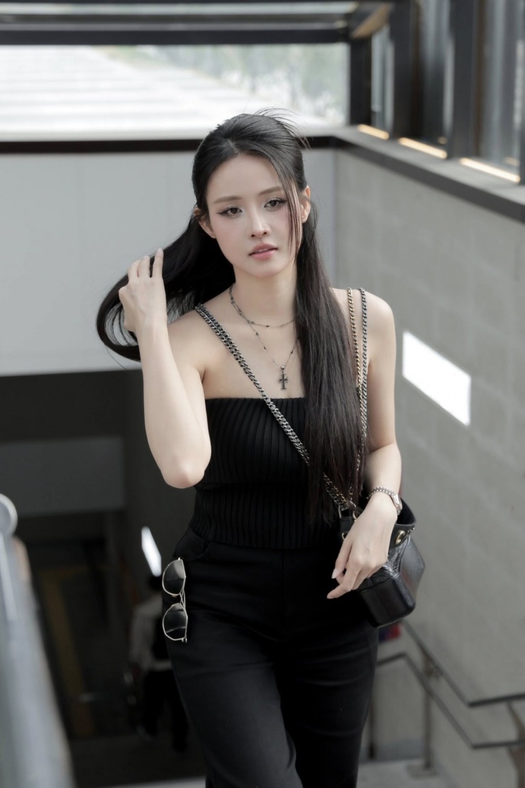 Sao Việt khoe street style khi đu trend chụp hình 'trạm tỷ' - 8
