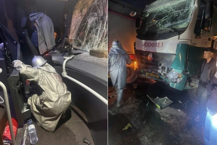 Hà Nội: Giải cứu tài xế xe buýt mắc kẹt trong cabin sau tai nạn giao thông