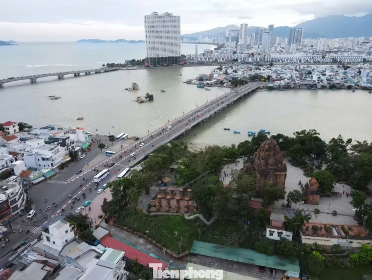 Hoa hậu Hà Trúc Linh 'check-in' điểm du lịch nổi tiếng Khánh Hòa - 17