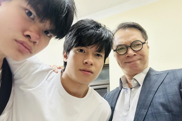 Trần Tú (giữa) và NSND Trần Lực (phải).