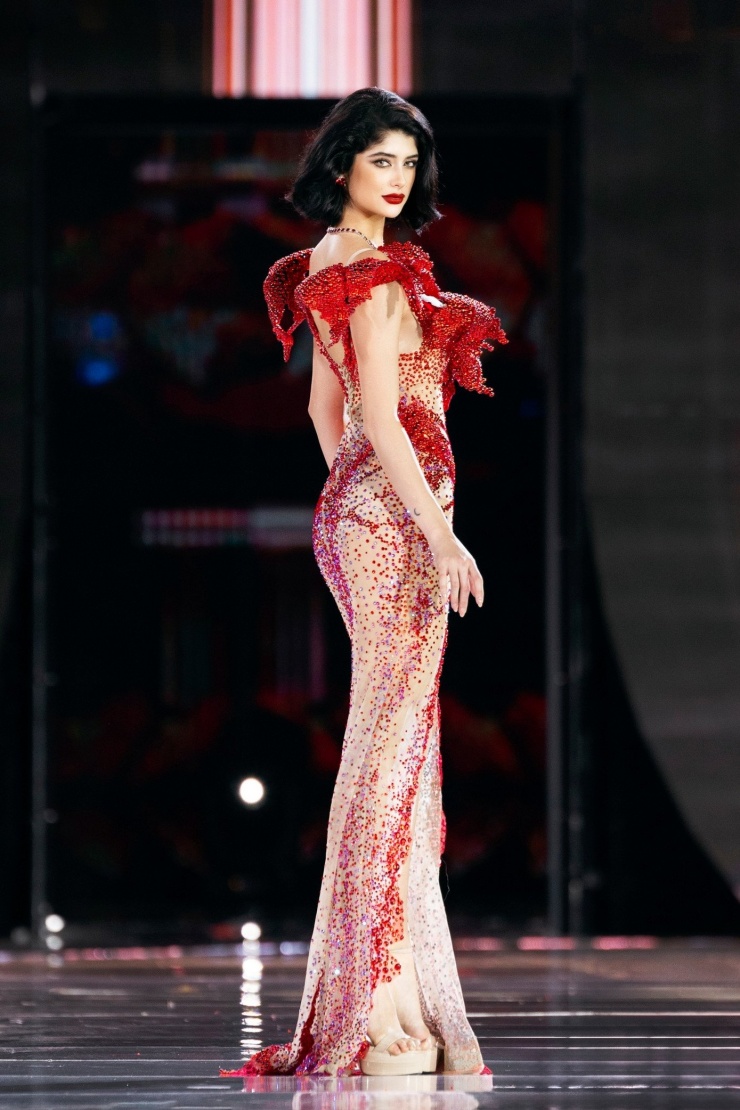 Miss Cosmo Panama, người đẹp Italy Mora - cô giành giải thưởng phụ Cosmo Beauty Icon nhờ sở hữu gương mặt xinh đẹp ấn tượng.