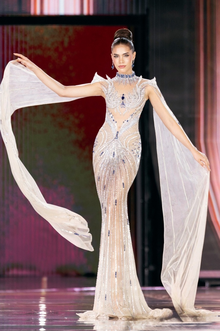 Miss Cosmo Cuba Amys Napoles Ochoa - cô giành giải thưởng phụ Best Catwalk.