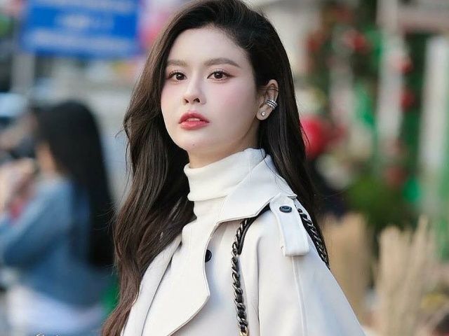 Sao Việt khoe street style khi đu trend chụp hình 'trạm tỷ'