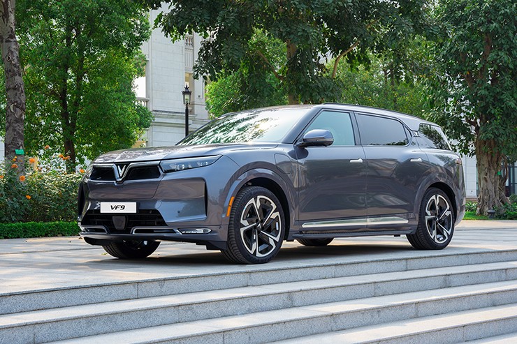 Giá xe VinFast VF 9 niêm yết và lăn bánh tháng 12/2025 - 11