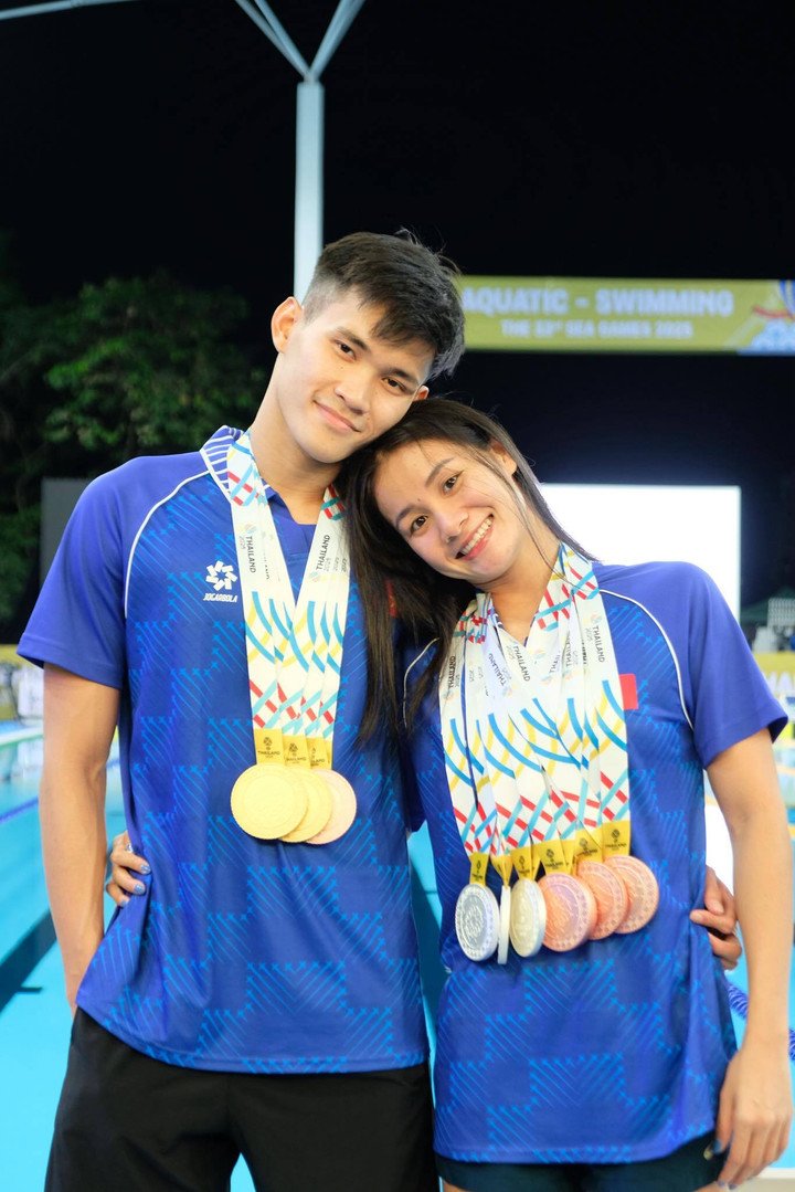 Võ Thị Mỹ Tiên (bên phải) là VĐV giành nhiều huy chương nhất của đoàn Việt Nam tại SEA Games 33.