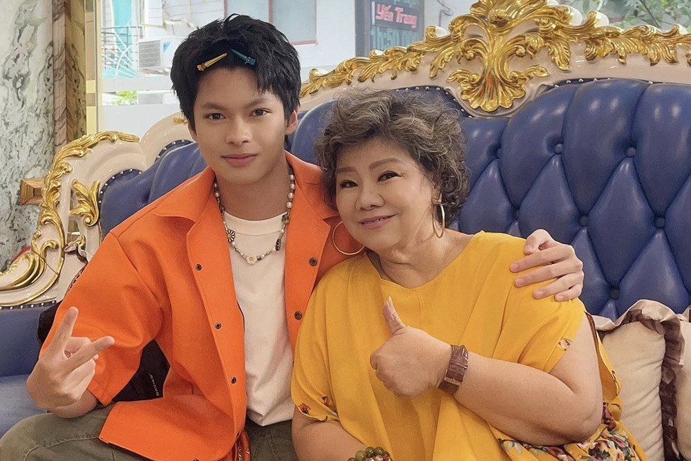 Trần Tú và NSND Thanh Hoa trong phim và ngoài đời.