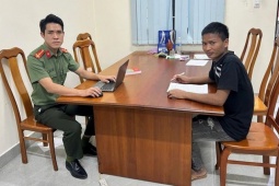 Nhậu say ngủ quên trên ô tô, người đàn ông bị đưa sang Campuchia