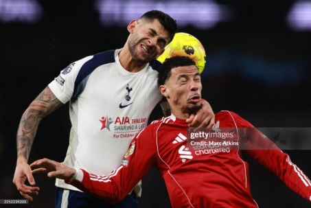 Liverpool thắng nhọc Tottenham: Cuộc chơi của kẻ "sợ thua", Frank hay Slot đều tệ