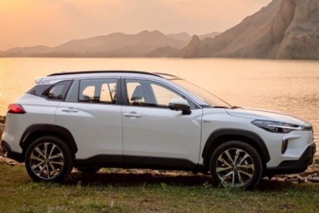 Đi mưa gặp đường trơn trượt, Corolla Cross có làm khó người lái?