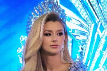 Miss Cosmo 2025 xin lỗi vì đến muộn