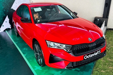 Chi tiết mẫu xe hiệu suất cao Skoda Octavia RS đầu tiên tại Việt Nam