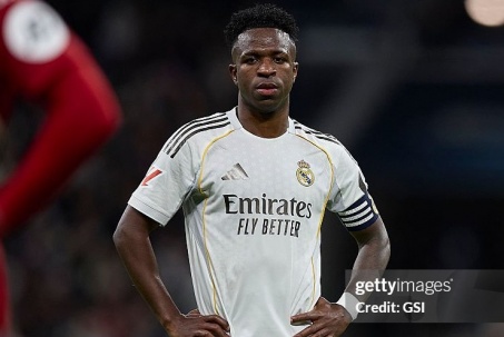 Vinicius phản ứng sốc vì bị la ó, cho Real Madrid "bay màu" trên mạng xã hội