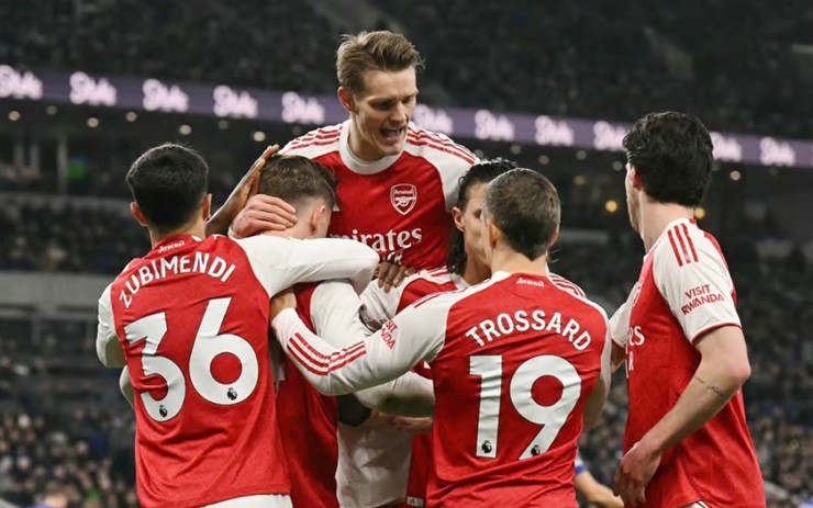 Arsenal nhọc nhằn giành 3 điểm trước Everton
