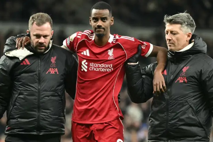 Isak dính chấn thương ngay sau khi ghi bàn