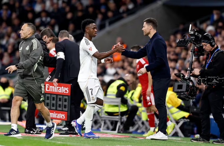 Vinicius lại thi đấu mờ nhạt, rời sân khi trận đấu chưa kết thúc và bị fan la ó&nbsp;