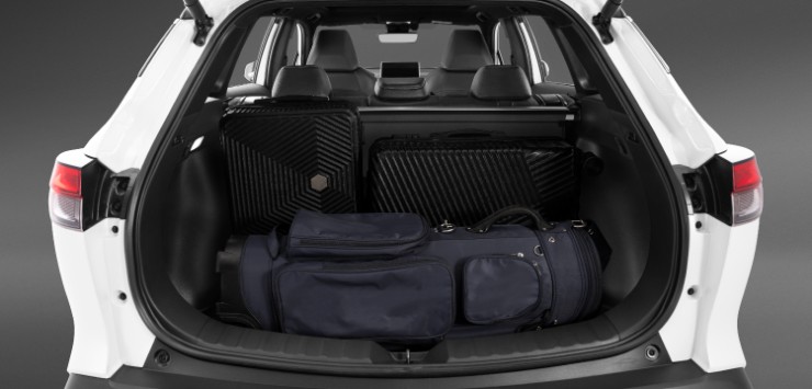 Đi mưa gặp đường trơn trượt, Corolla Cross có làm khó người lái? - 6