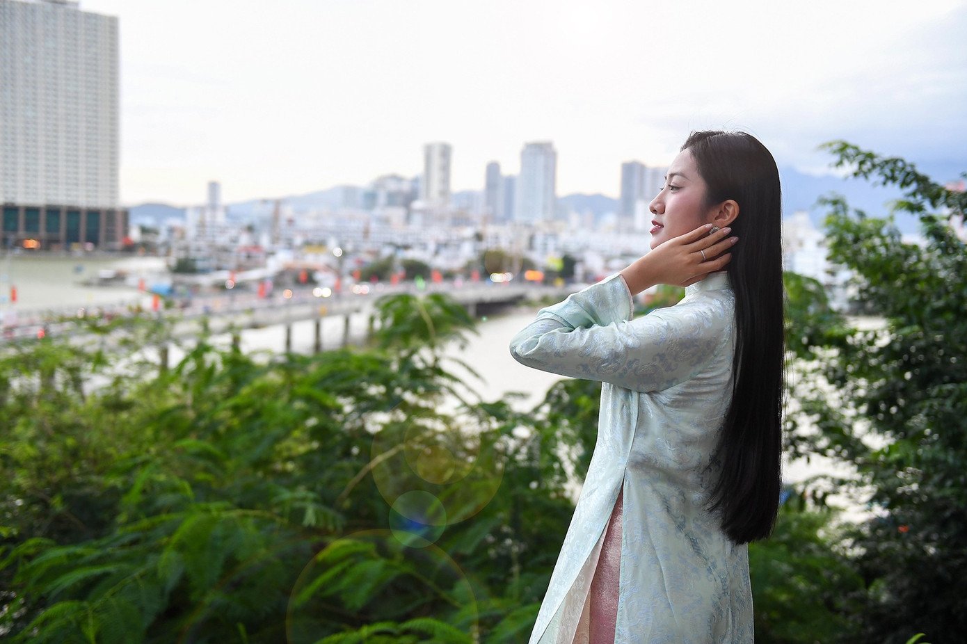 Hoa hậu Hà Trúc Linh 'check-in' điểm du lịch nổi tiếng Khánh Hòa - 4