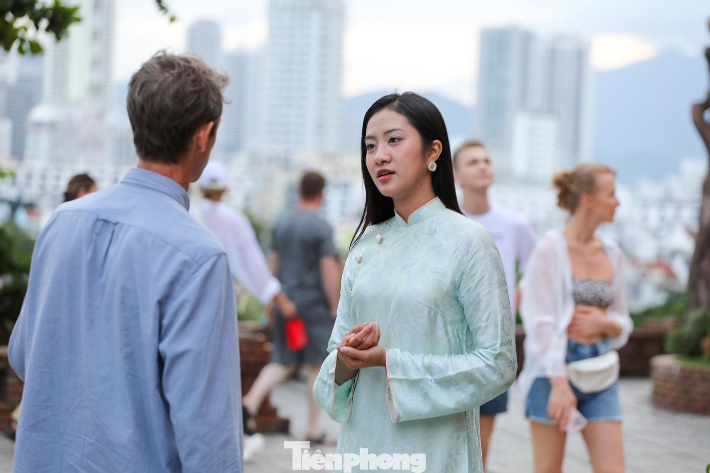 Hoa hậu Hà Trúc Linh 'check-in' điểm du lịch nổi tiếng Khánh Hòa - 9