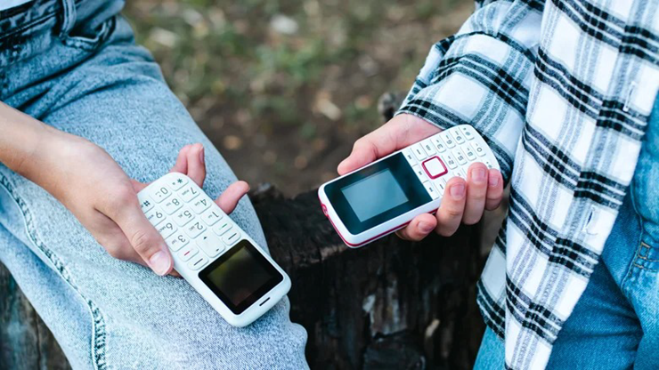 Người rẻ đang quay về với Dump Phone.
