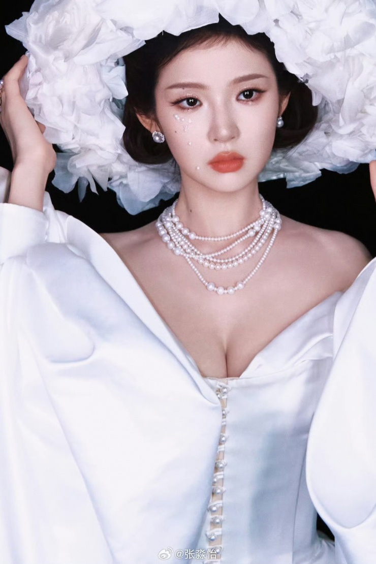 'Mỹ nữ 4.000 năm có một' khoe sắc cùng dàn sao - 7