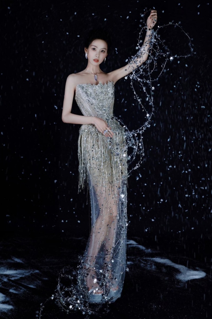 'Mỹ nữ 4.000 năm có một' khoe sắc cùng dàn sao - 9