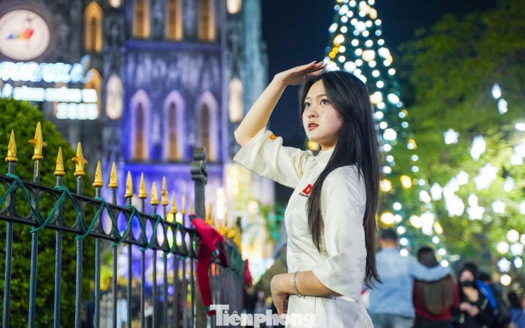 Biển người đổ về Nhà thờ Lớn đón Giáng sinh sớm - 6