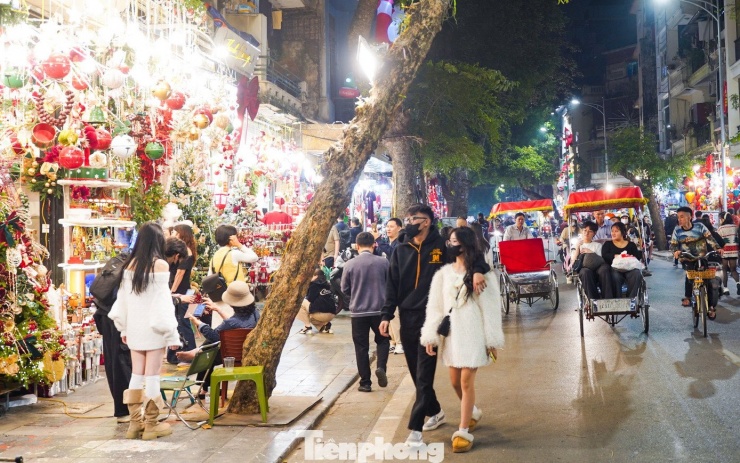 Biển người đổ về Nhà thờ Lớn đón Giáng sinh sớm - 12