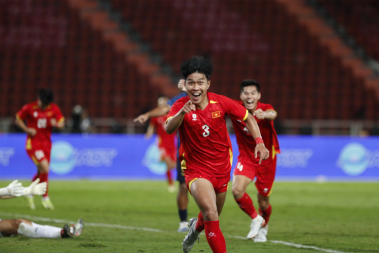 HLV Kim Sang-sik chia sẻ về hợp đồng với VFF sau SEA Games 33 - 2