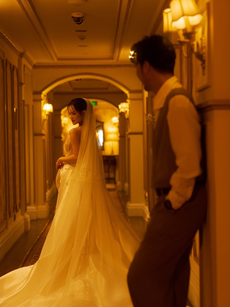 Vợ bác sĩ mặc sexy chụp ảnh cưới với Đoàn Minh Tài - 9