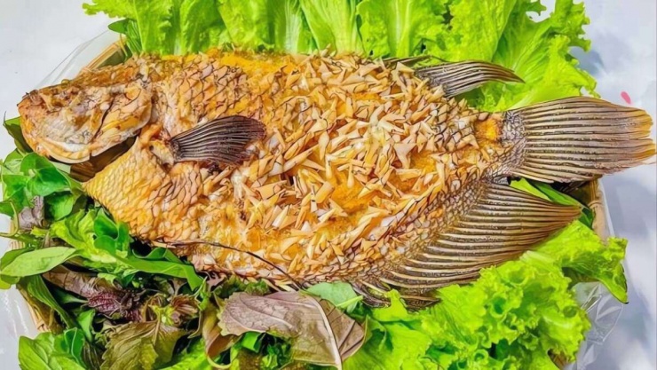 Nếu lửa quá lớn, cá dễ bị cháy bên ngoài nhưng chưa chín đều bên trong, ảnh hưởng đến chất lượng món ăn.