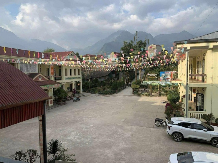 Khuôn viên trường PTDTBT Tiểu học Hoàng Liên.
