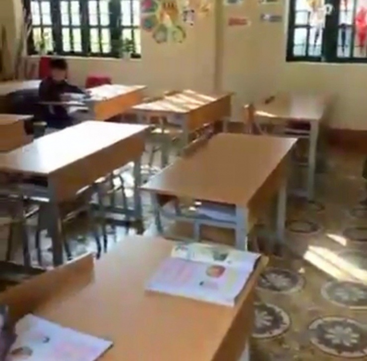 Các lớp học thưa thớt học sinh. Ảnh: Cắt từ video.