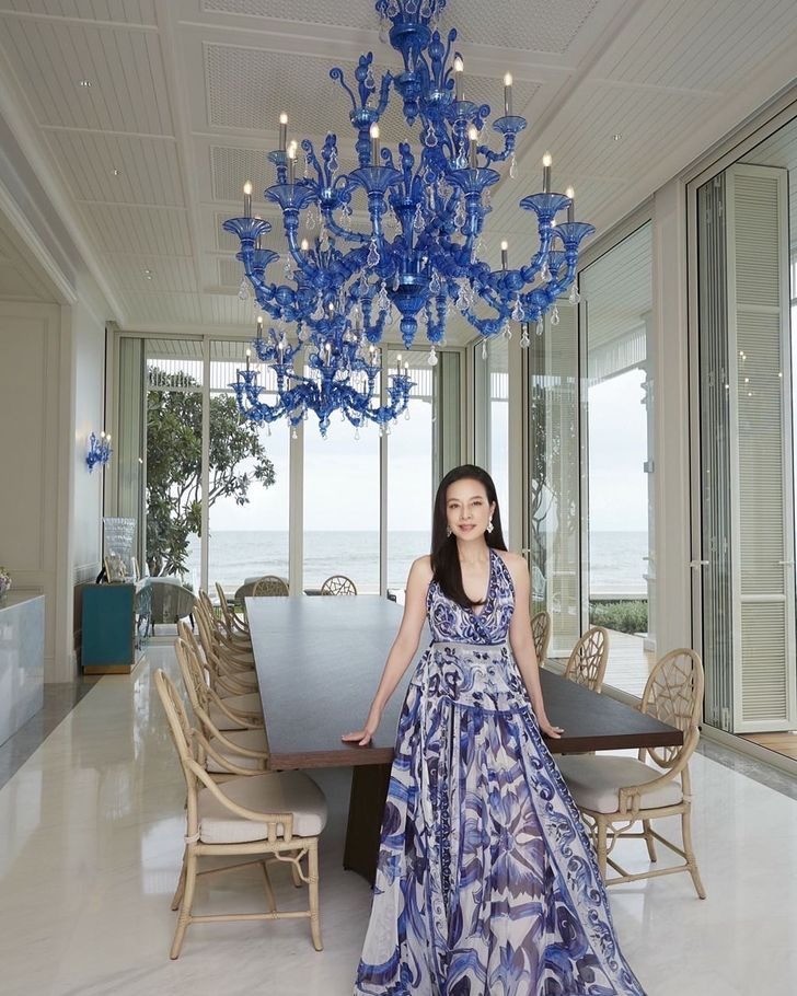 Madam Pang khoe không gian bên trong căn biệt thự