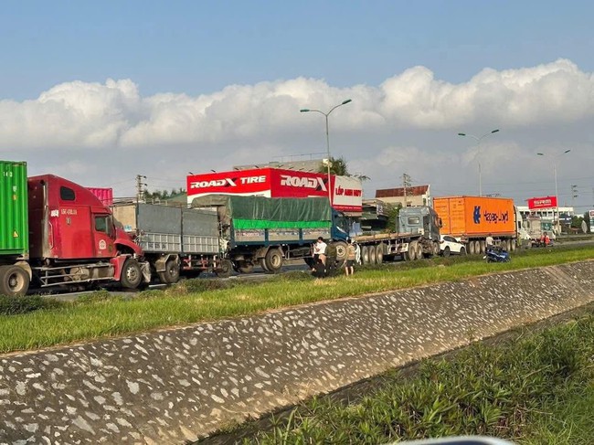 Hiện trường vụ tai nạn liên hoàn