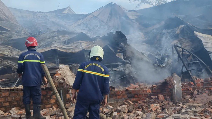 Khoảng 1 giờ sau khi phát hiện, đám cháy được dập tắt hoàn toàn