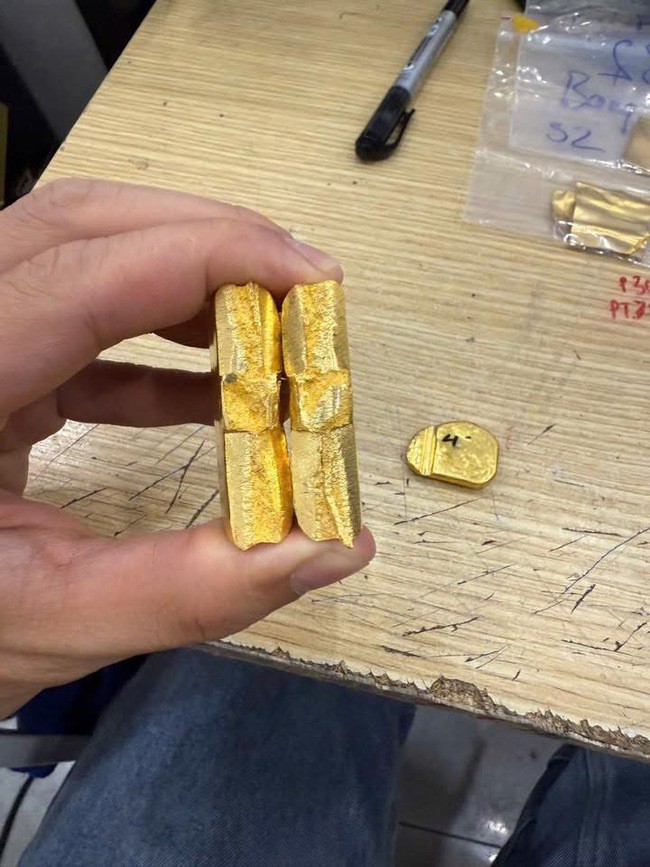 Một số tiệm vàng đưa hình ảnh vàng giả lên mạng xã hội để cảnh báo người tiêu dùng. Ảnh mạng xã hội