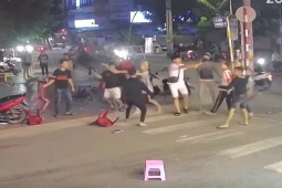 [CLIP] Nhóm người ập vào quán hủ tiếu đánh nhau tơi bời rồi nói ‘nhầm mục tiêu’