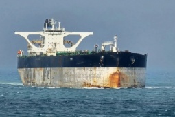 Mỹ truy đuổi tàu dầu thứ ba của Venezuela, giá dầu vọt tăng