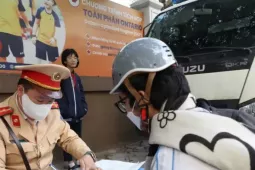 Công an Hà Nội gửi danh sách hơn 2.000 học sinh vi phạm giao thông cho Sở giáo dục