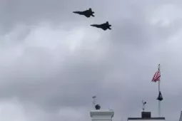 Mỹ điều tiêm kích F-16 chặn máy bay gần dinh thự Tổng thống Trump