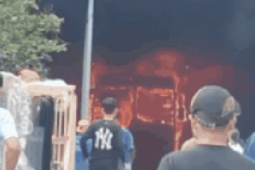 CLIP: Cháy garage ở Gia Lai, nhiều ô tô bị thiêu rụi