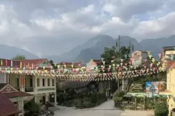 Mới nghe tin sáp nhập trường, phụ huynh đã phản đối, đồng loạt cho con nghỉ học