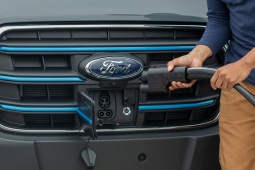 Ford triệu hồi xe khách điện E-transit vì lỗi có thể mất truyền động