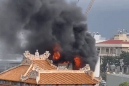 Cháy dữ dội tại nhà cao tầng ở Đà Nẵng