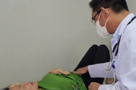 Hàng chục người cấp cứu nghi ngộ độc sau khi ăn bánh mì ở TPHCM