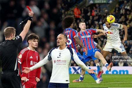 "Gà trống" Tottenham hết gáy vì 2 thẻ đỏ, "Đại bàng" Palace bị bẻ cánh không thương tiếc