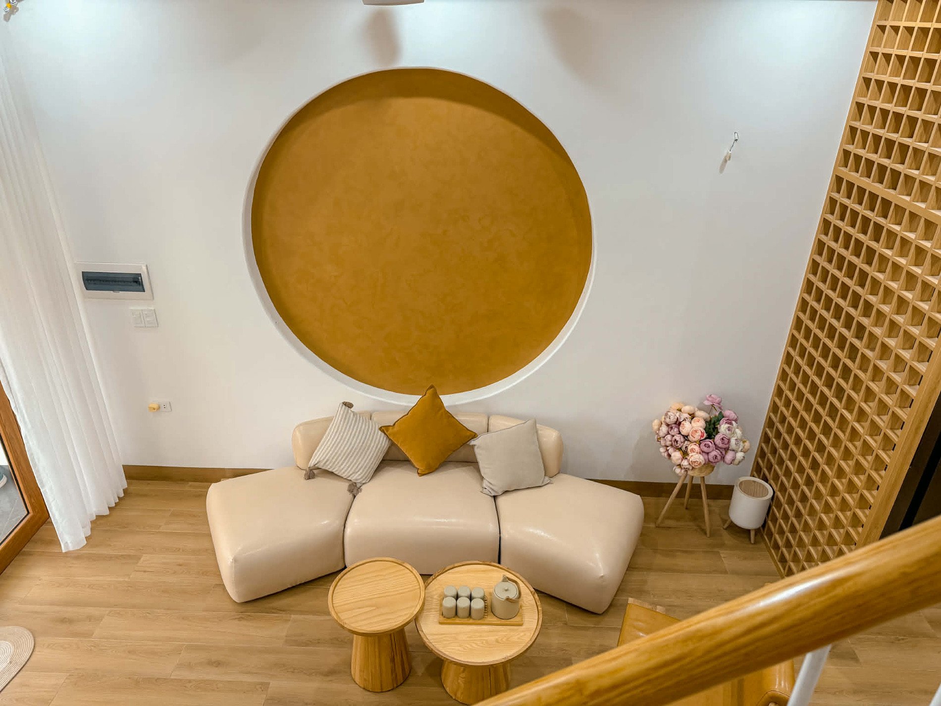 Gia chủ tự tìm mẫu cho toàn bộ nội thất và đặt làm theo ý tưởng, kích thước cho phù hợp với không gian